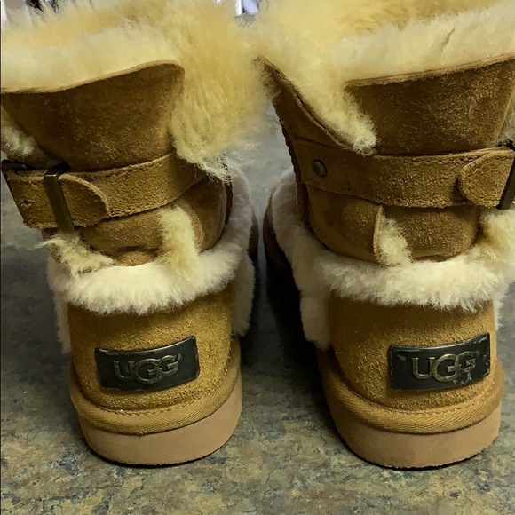 uggs - Picture 2 of 4